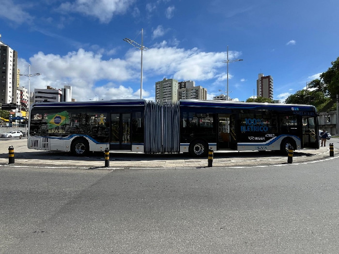 Salvador dá passo histórico: estreia ônibus articulado 100% elétrico de 18 metros no transporte público