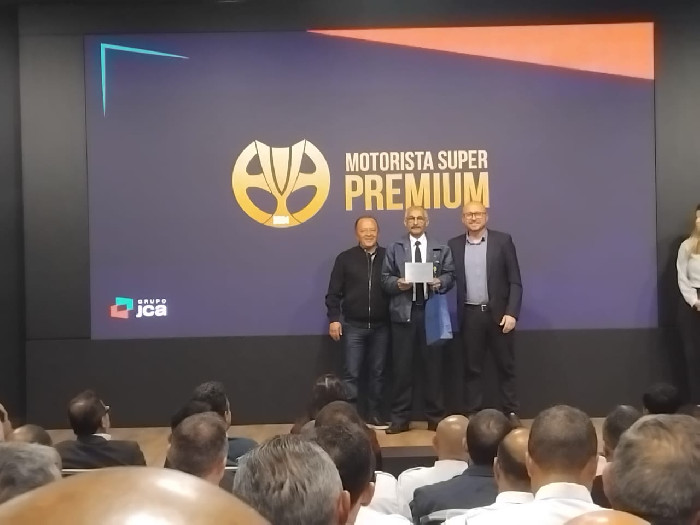 José Cunha, ouvinte da Rádio Ônibus, é eleito Motorista Super Premium nº 1 do Grupo JCA