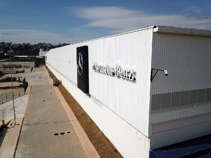 Novo centro da Mercedes-Benz amplia eficiência no atendimento de caminhões e ônibus