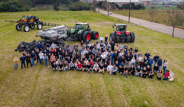 AGCO leva experiência imersiva com máquinas agrícolas para colaboradores e comunidade acadêmica da Ulbra