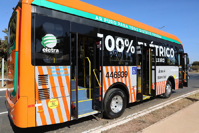 Brasília recebe ônibus “Zebrinha” totalmente elétrico e desenvolvido no Brasil