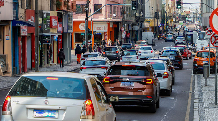 Automóvel é o meio de transporte mais utilizado no deslocamento para o trabalho