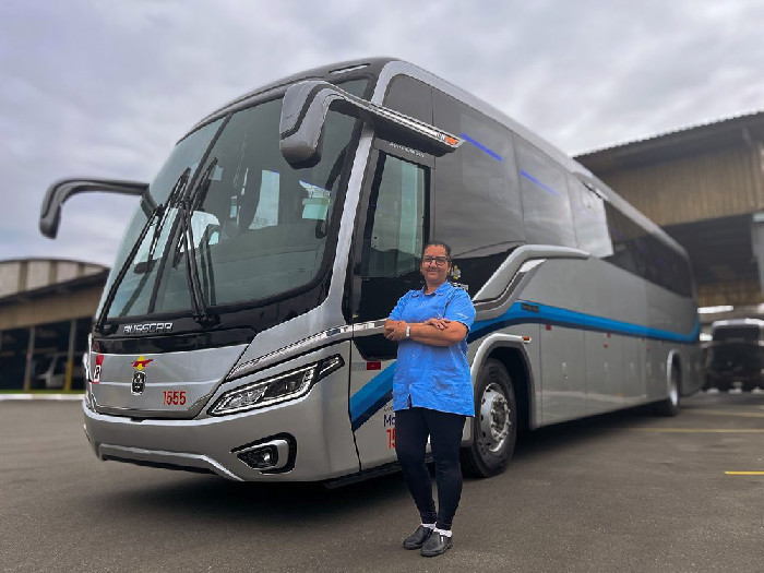 Primeira mulher manobrista na BUSSCAR transforma dedicação em realidade