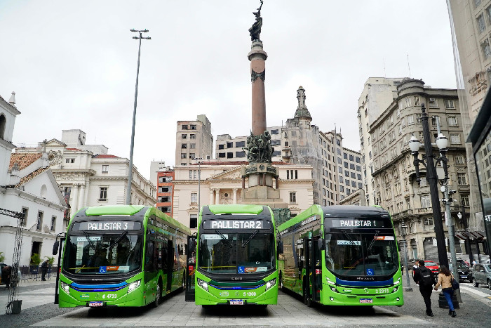 Prefeitura de São Paulo lança "Paulistar", com três novas linhas de ônibus elétricos gratuitos aos domingos.