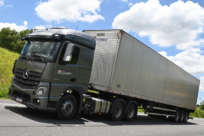 Mercedes-Benz do Brasil e Tombini fortalecem parceria  com projeto piloto para valorização de motoristas