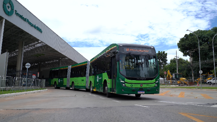 Maior ônibus elétrico do planeta começa a rodar em Goiânia